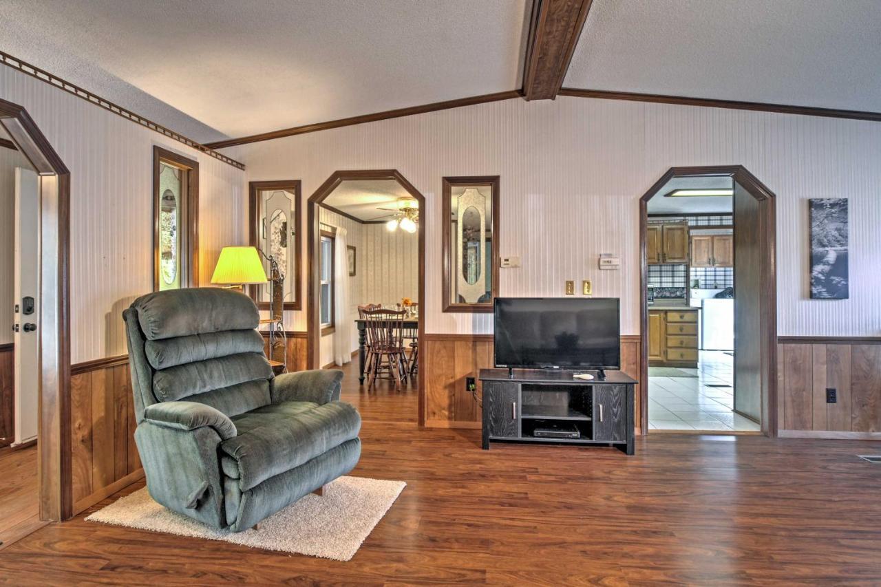 Captivating Cadiz Hideaway With Deck On Lake Barkley Luaran gambar